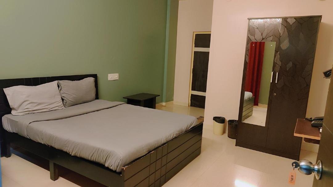 Metro Suites Bangalore Exterior photo